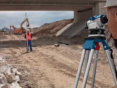 Оптичні нівеліри